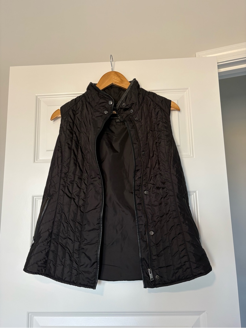 Banana Republic Black Quilted Sleeveless Vest Size Small
